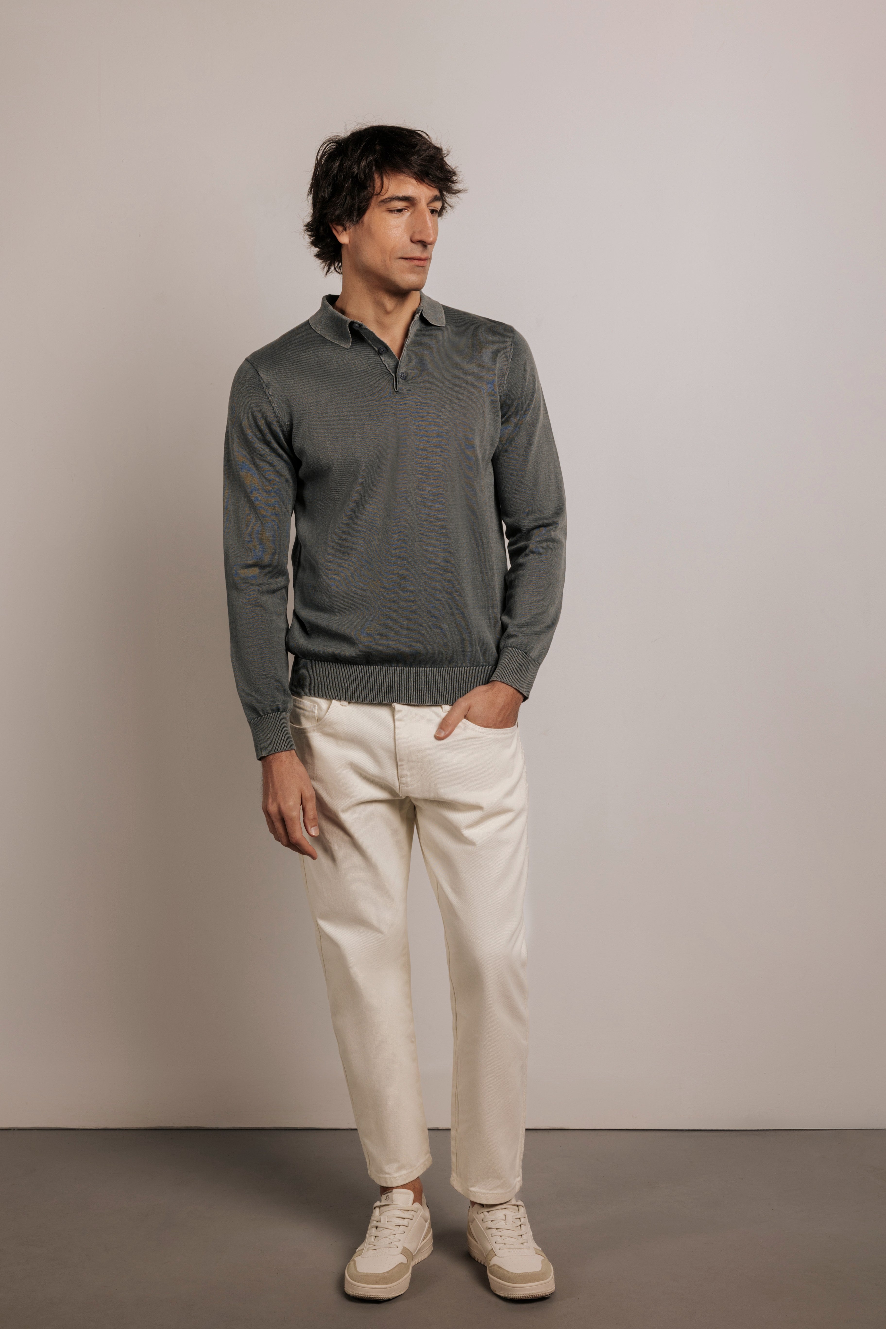 Acid-washed knitted polo shirt