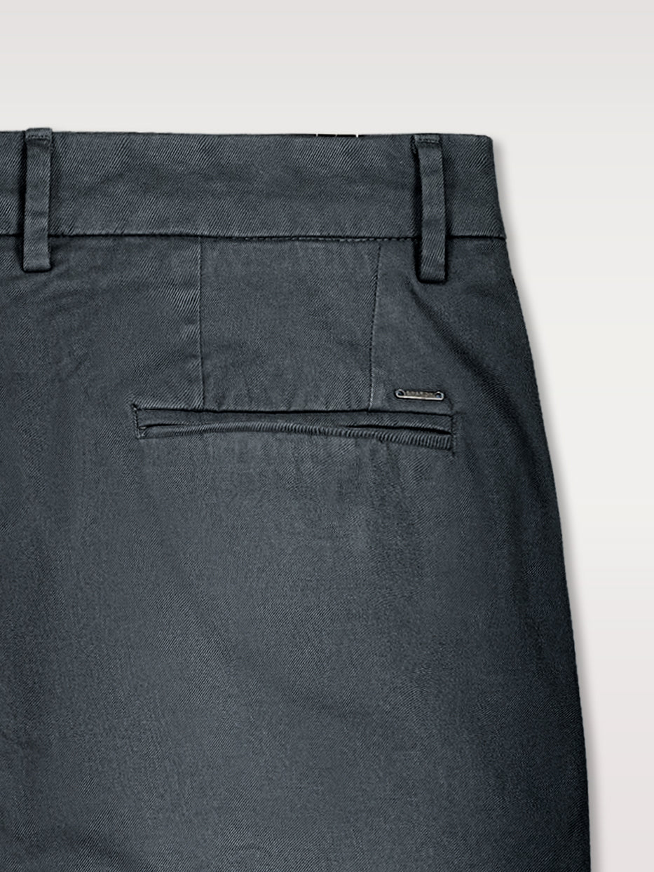Pantalón chino slim fit esencial