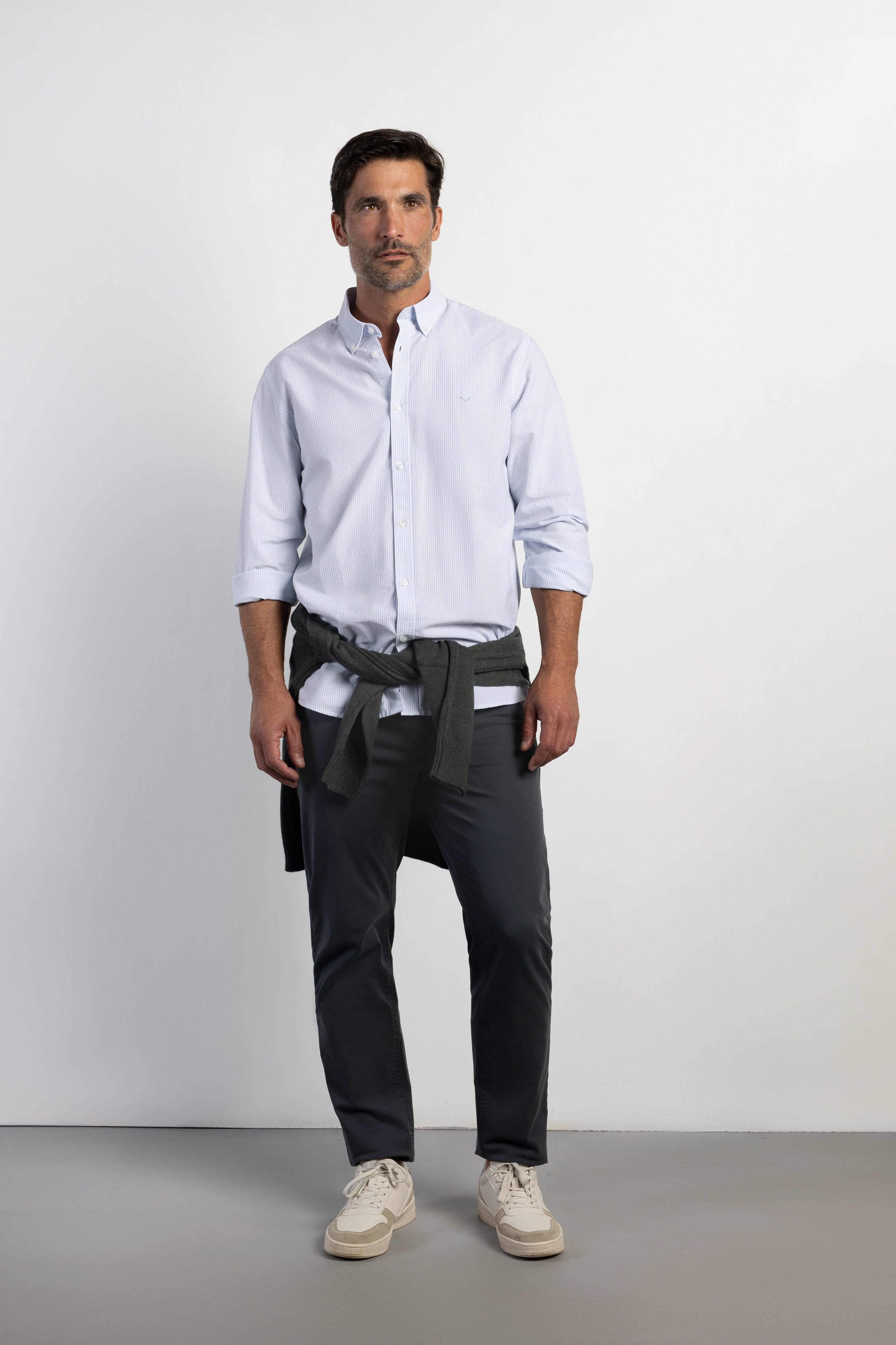 Pantalón slim fit sarga 5b