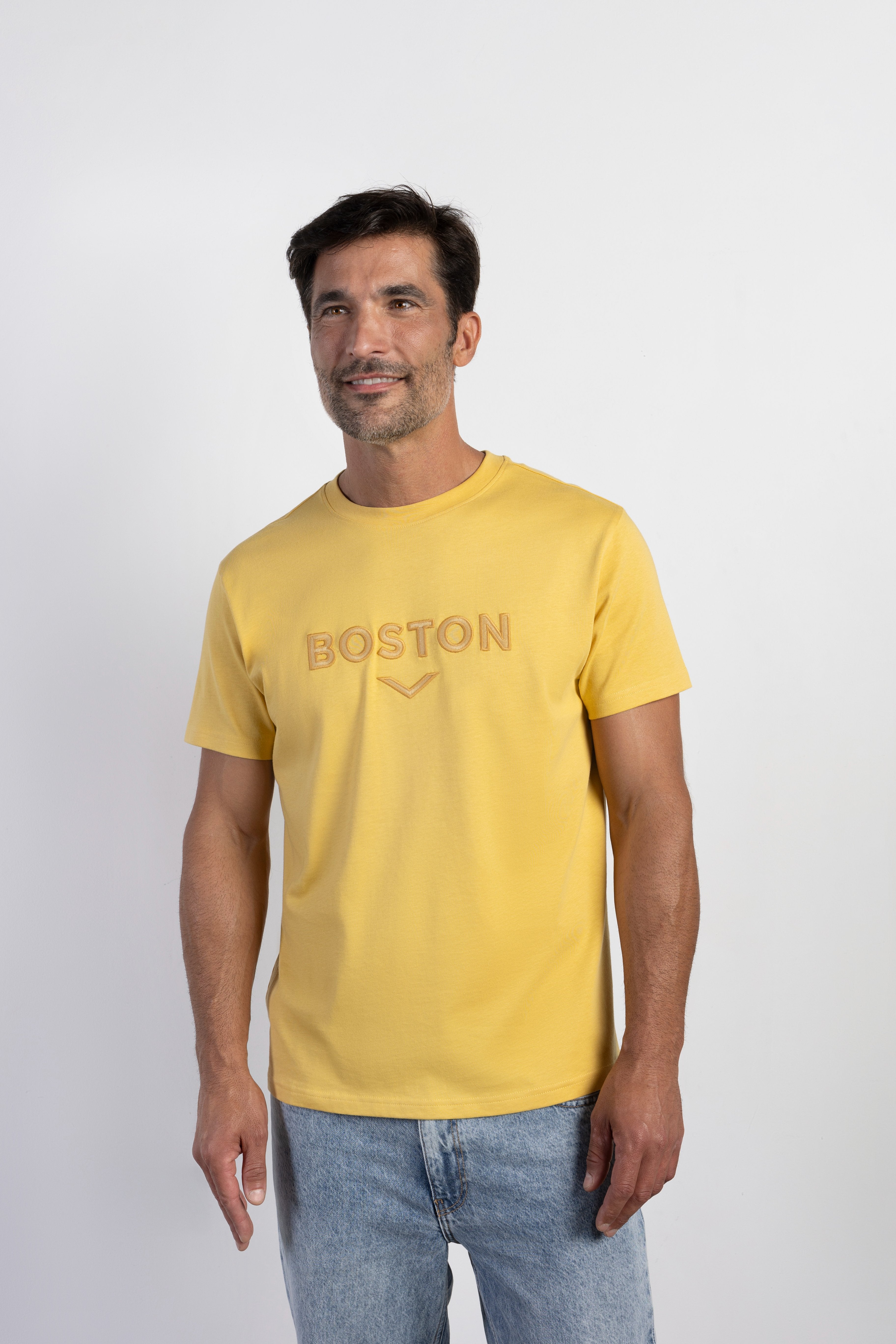 Camiseta confort logo bordado