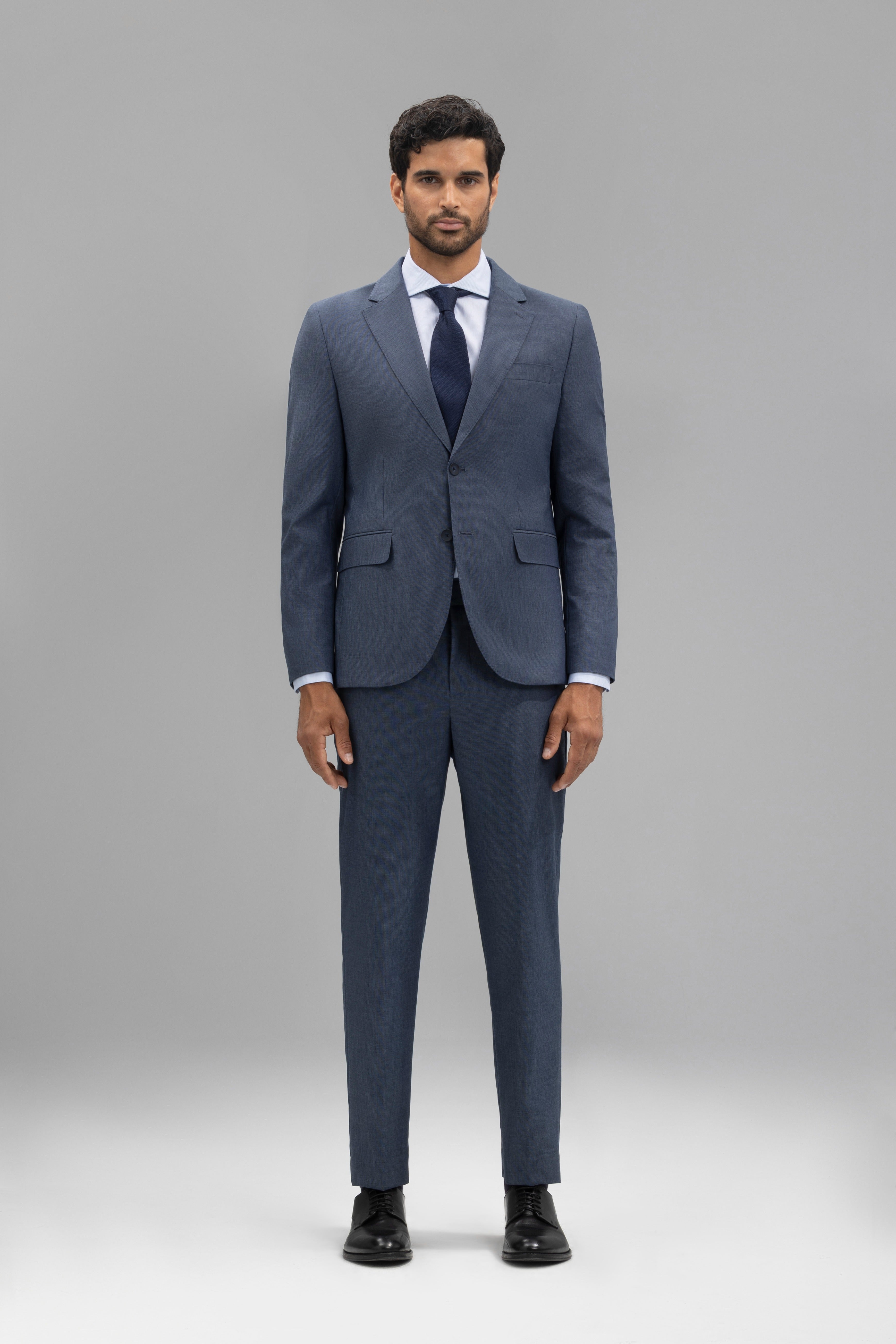 Pantalón traje slim fit falso liso