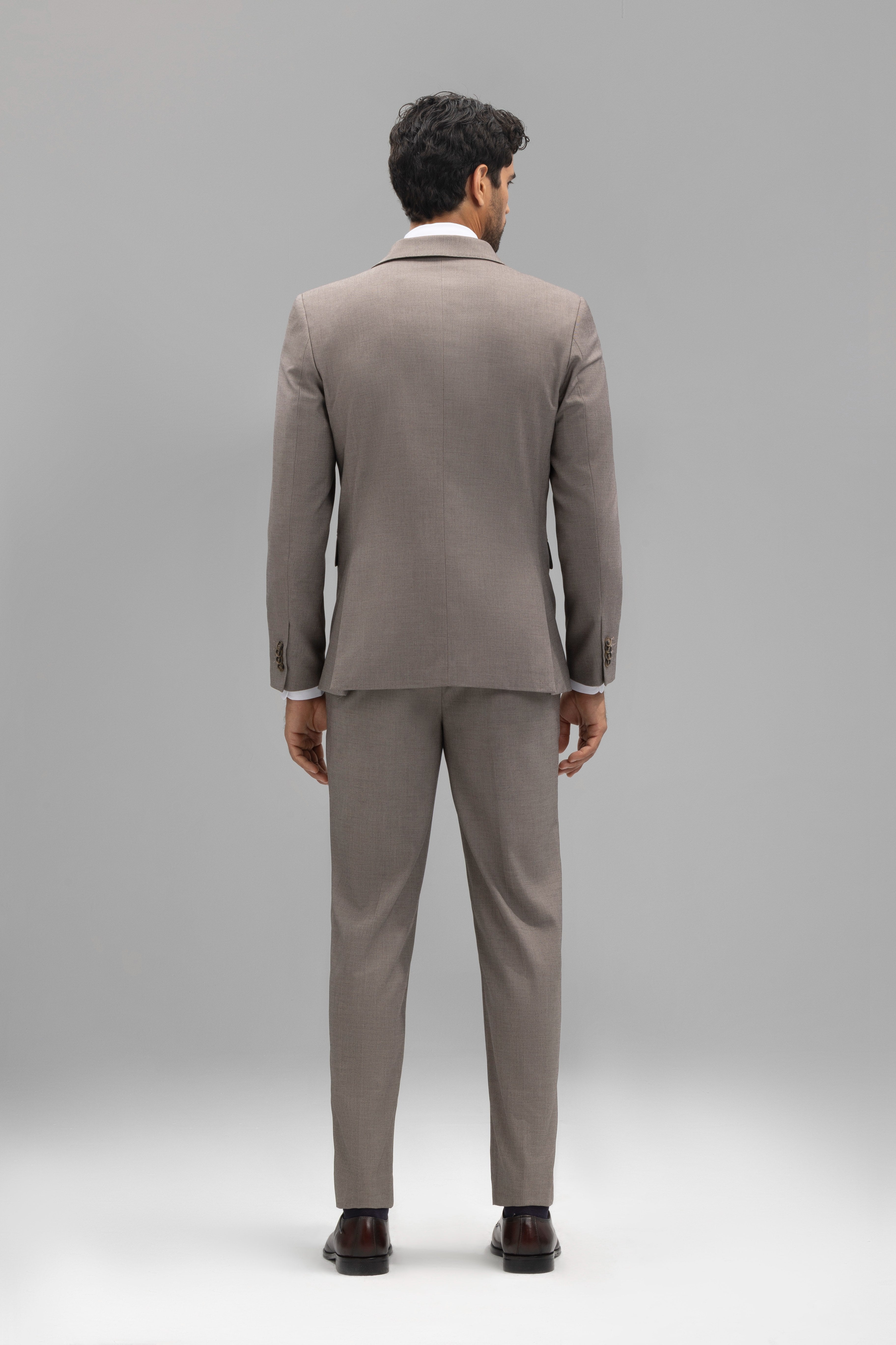 Pantalón traje slim fit falso liso
