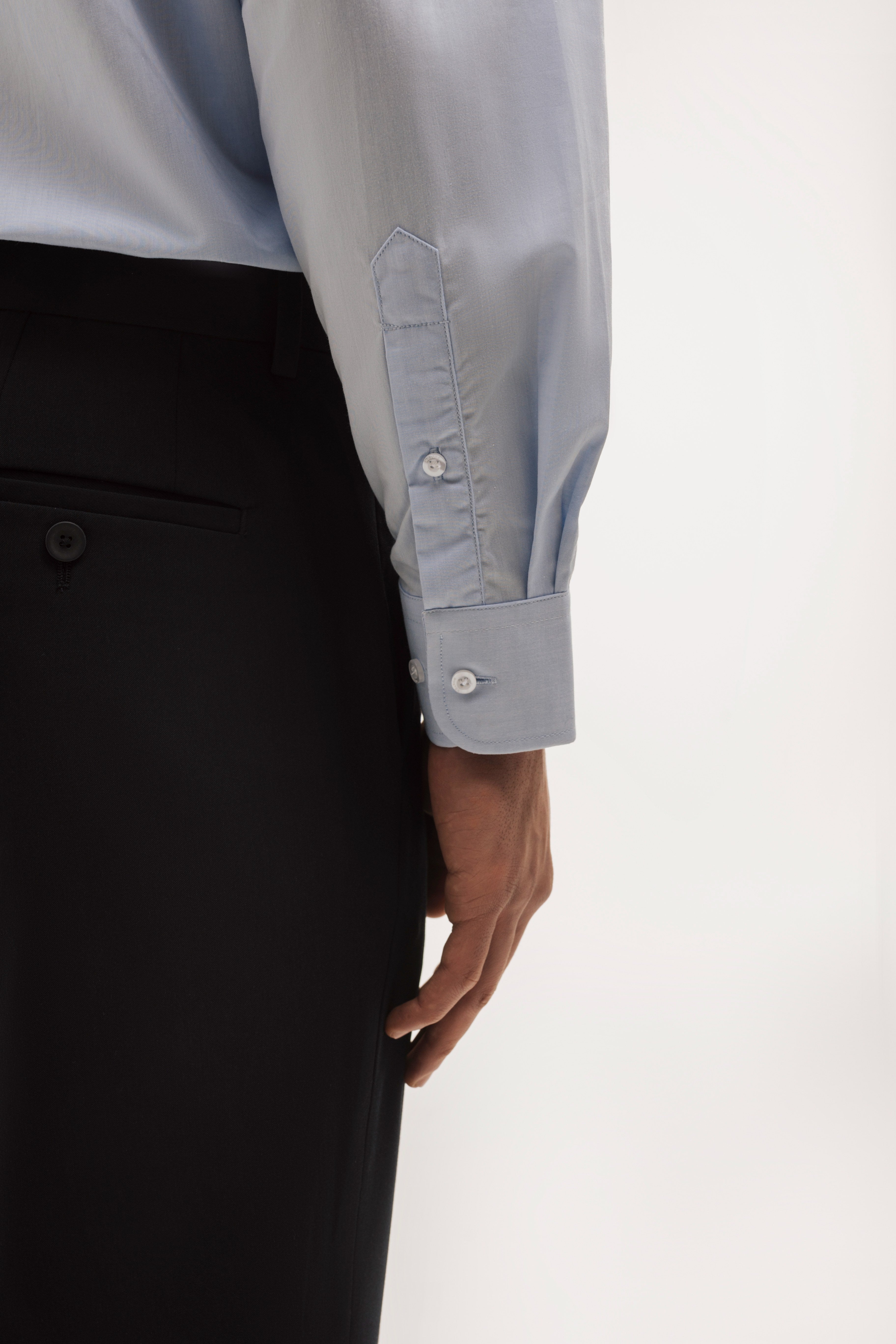 Dress shirt with mixed cuffs