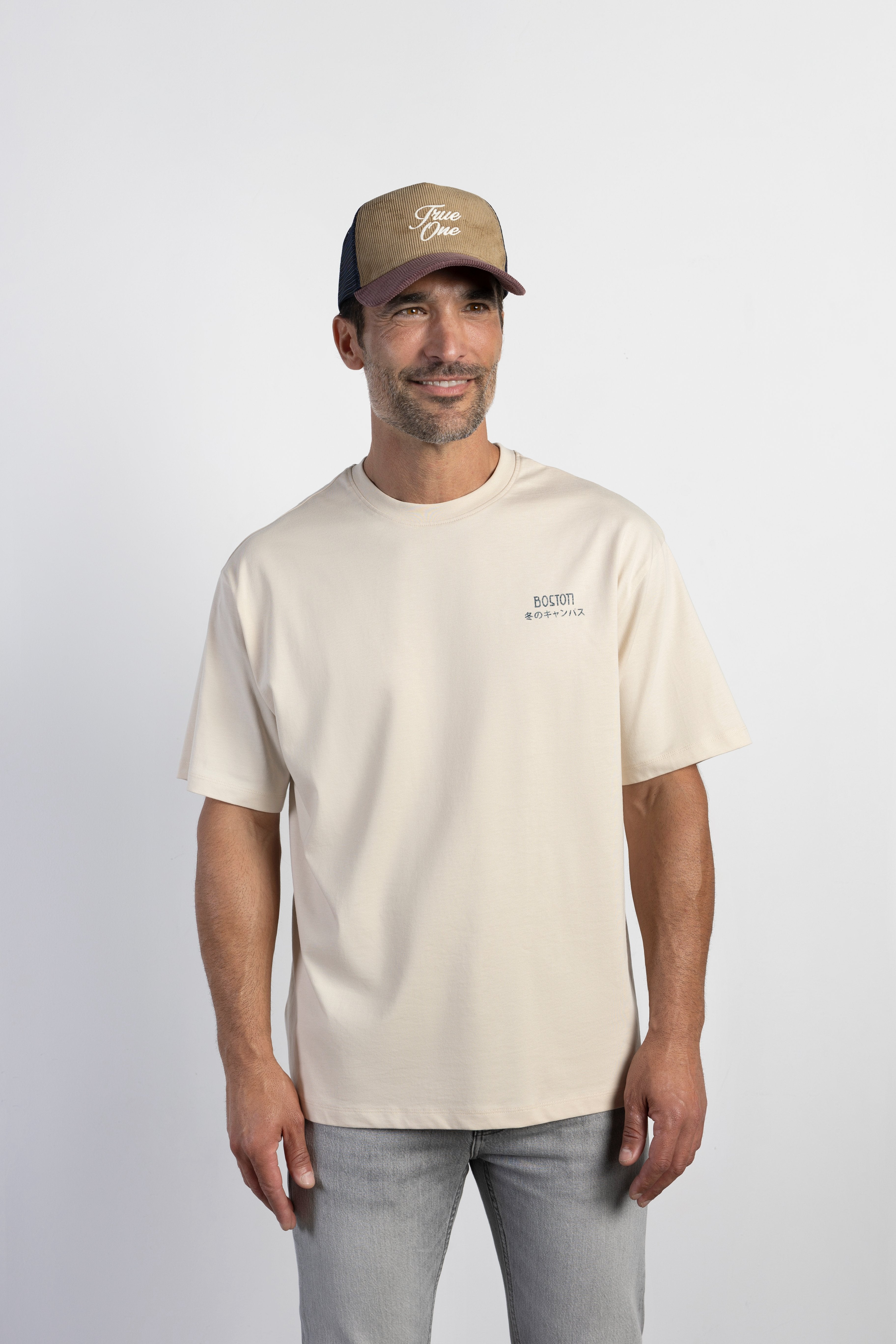 Camiseta oversize gráfica satori