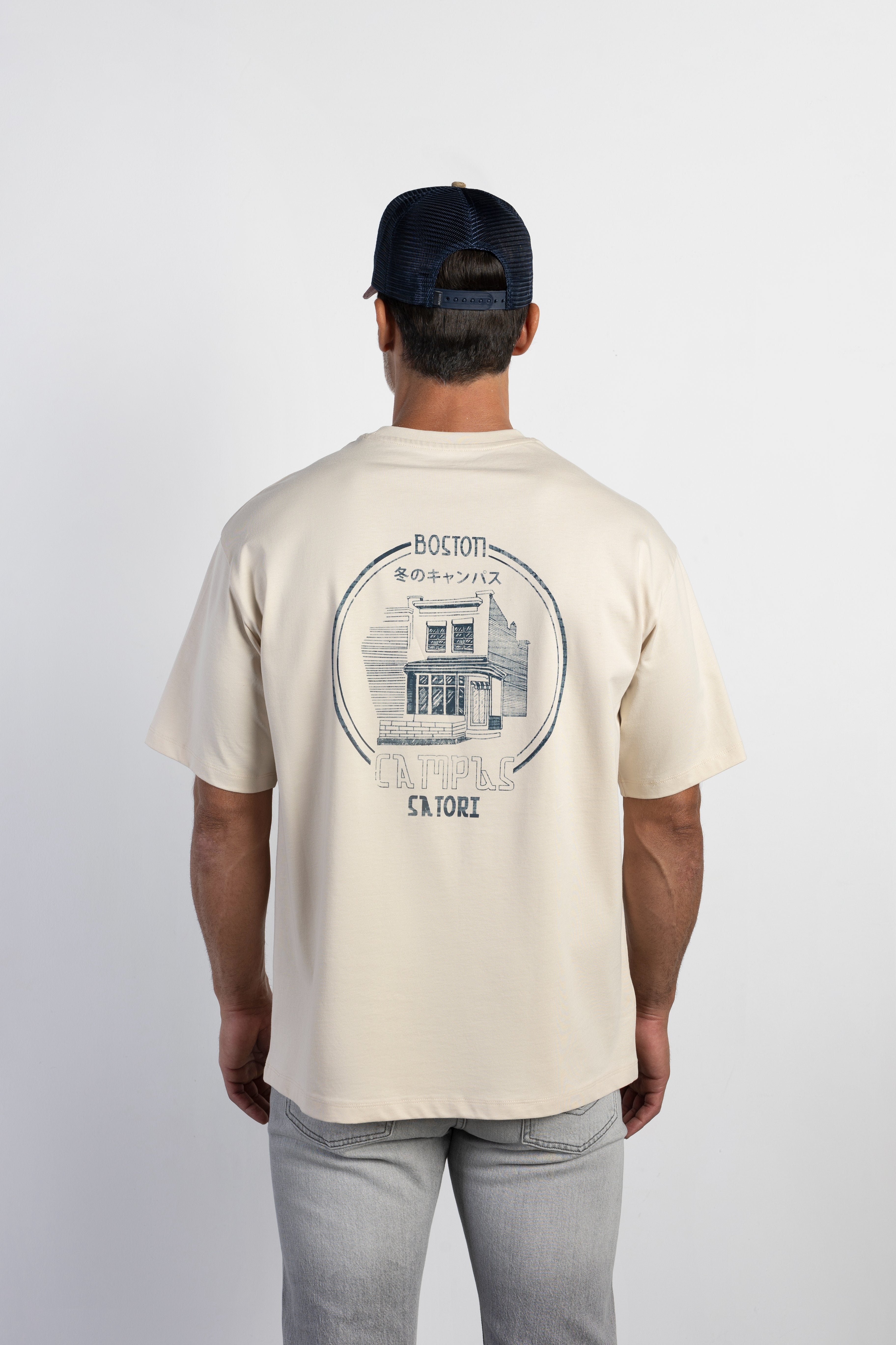 Camiseta oversize gráfica satori