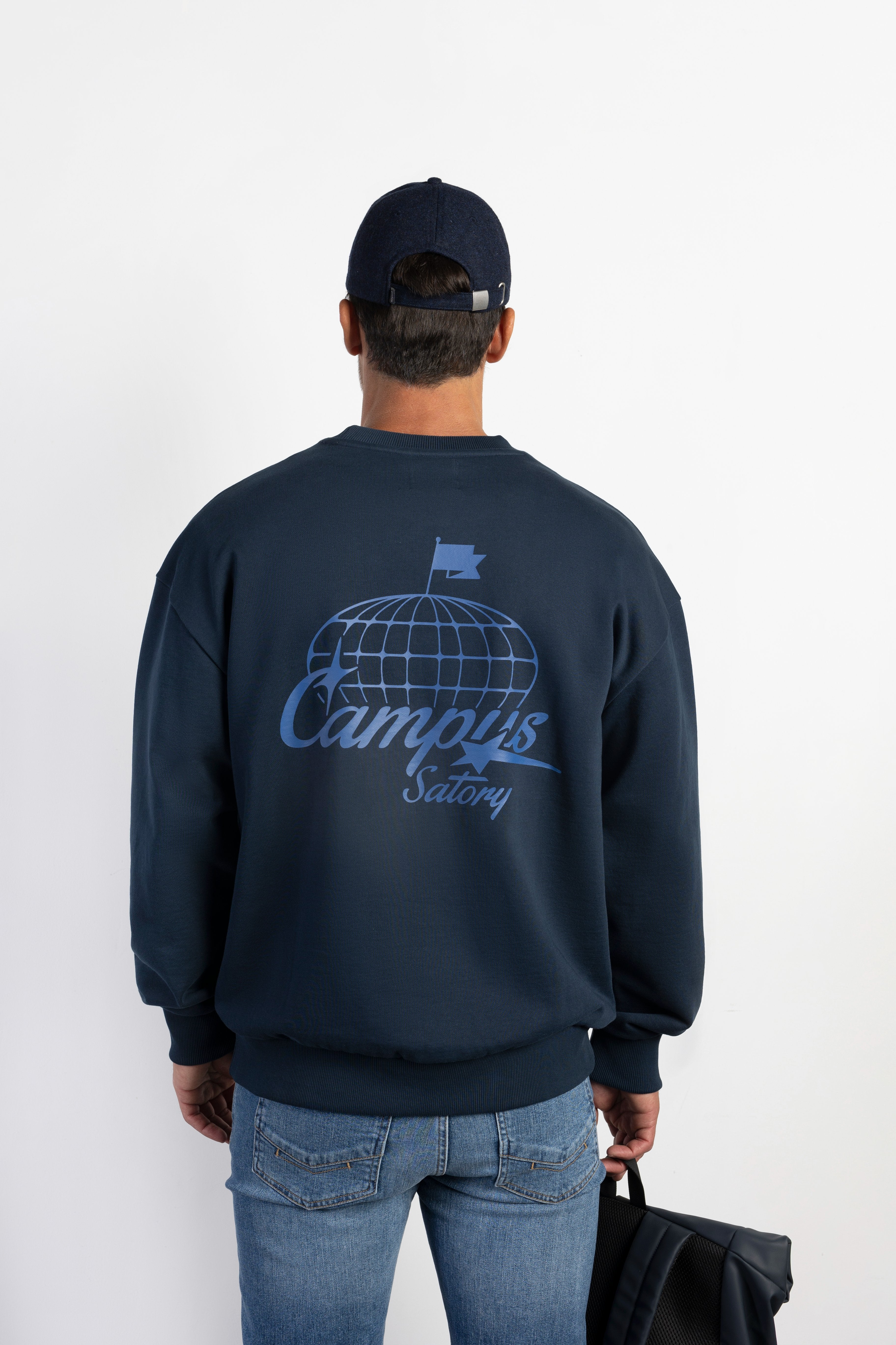 Sudadera oversize gráfica campus