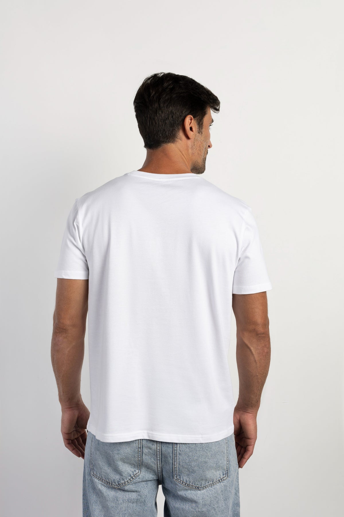 Camiseta confort logo bordado