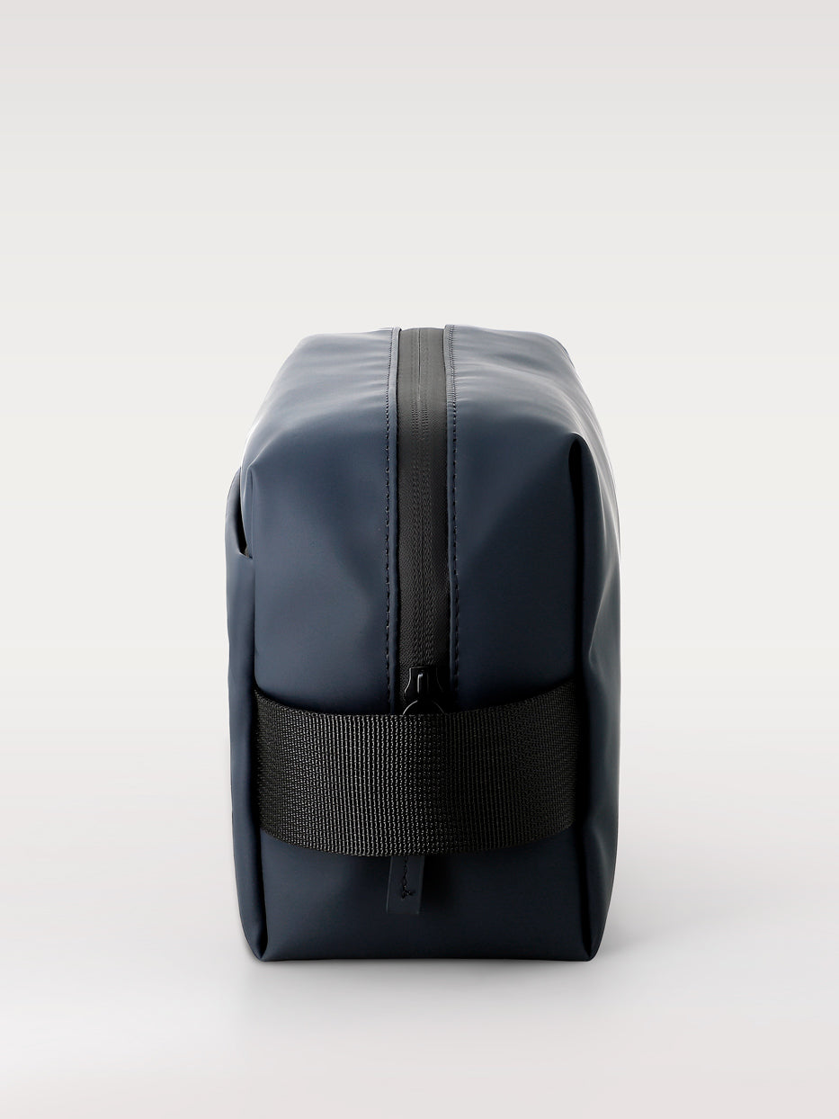Travel toiletries bag