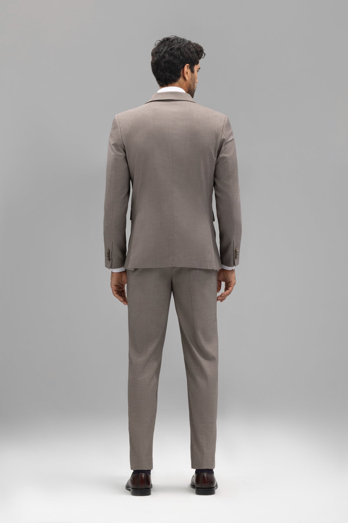 Pantalón traje slim fit falso liso